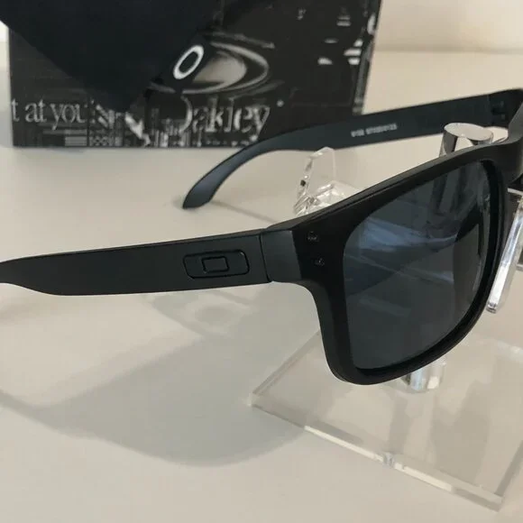 OAKLEY HOLBROOK Black Matte Frame 9102 Black Lenses - Picture 4 of 9